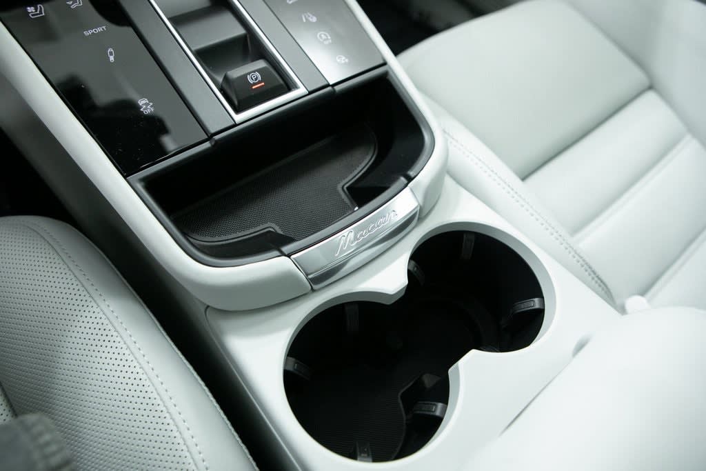 Thumbnail: 2025 Porsche Macan - 30