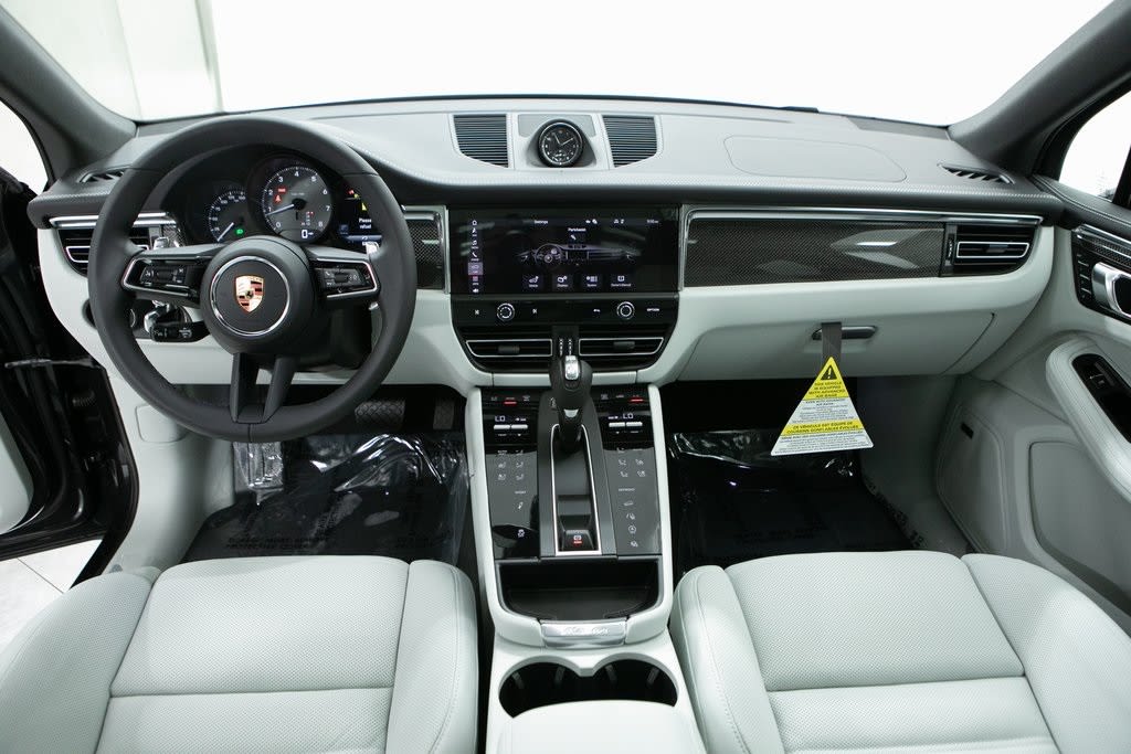 Thumbnail: 2025 Porsche Macan - 8