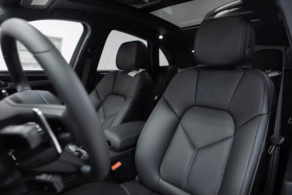 Thumbnail: 2026 Porsche Macan - 9