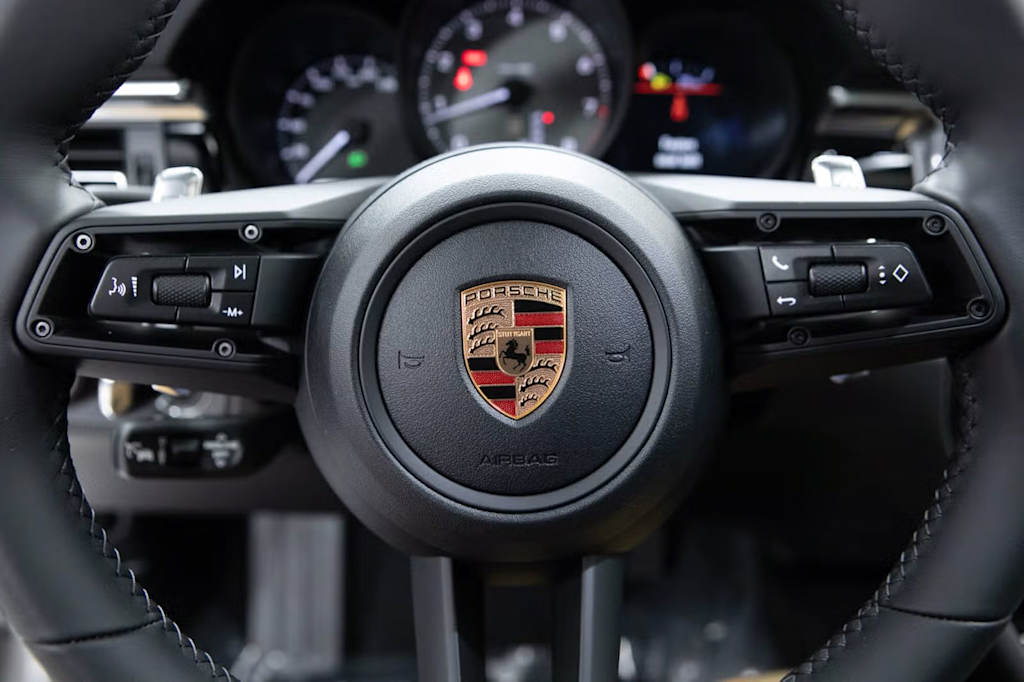Thumbnail: 2026 Porsche Macan - 19