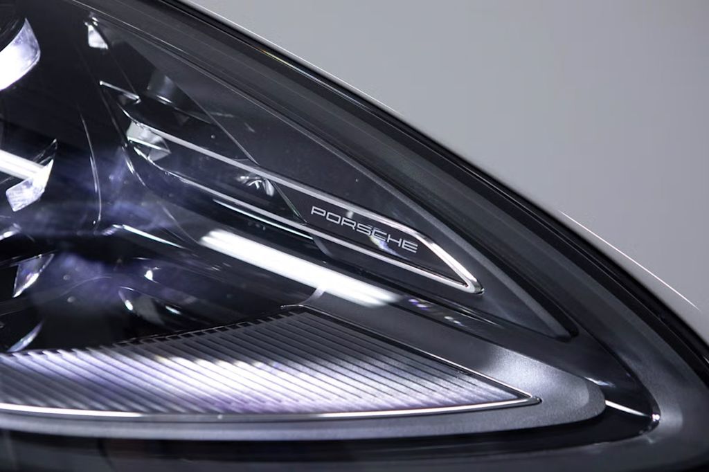 Thumbnail: 2026 Porsche Macan - 20
