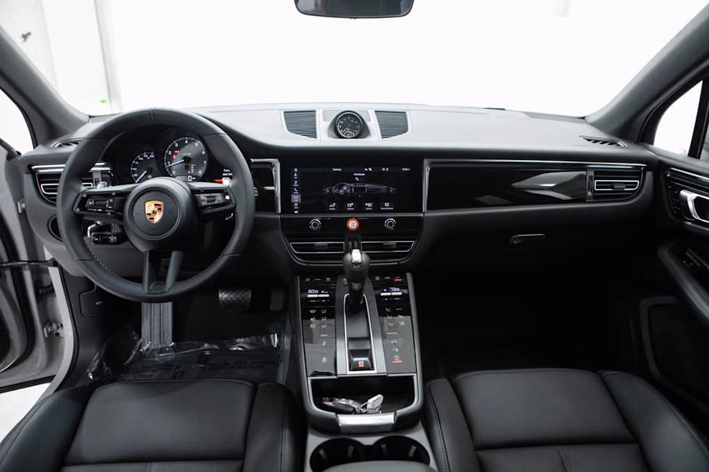 Thumbnail: 2026 Porsche Macan - 8