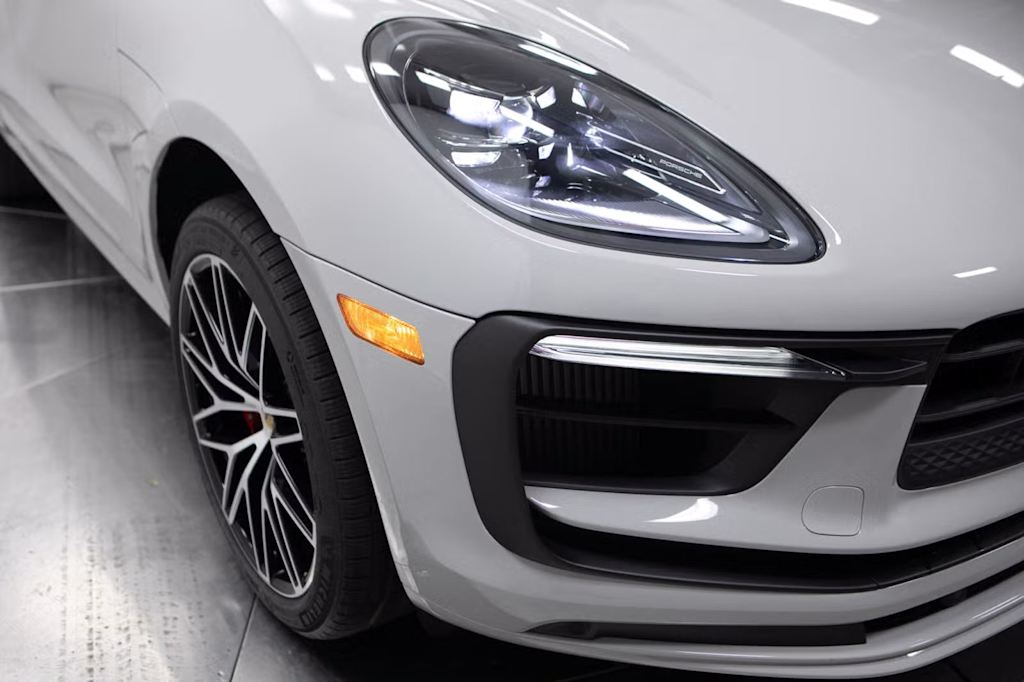 Thumbnail: 2026 Porsche Macan - 6