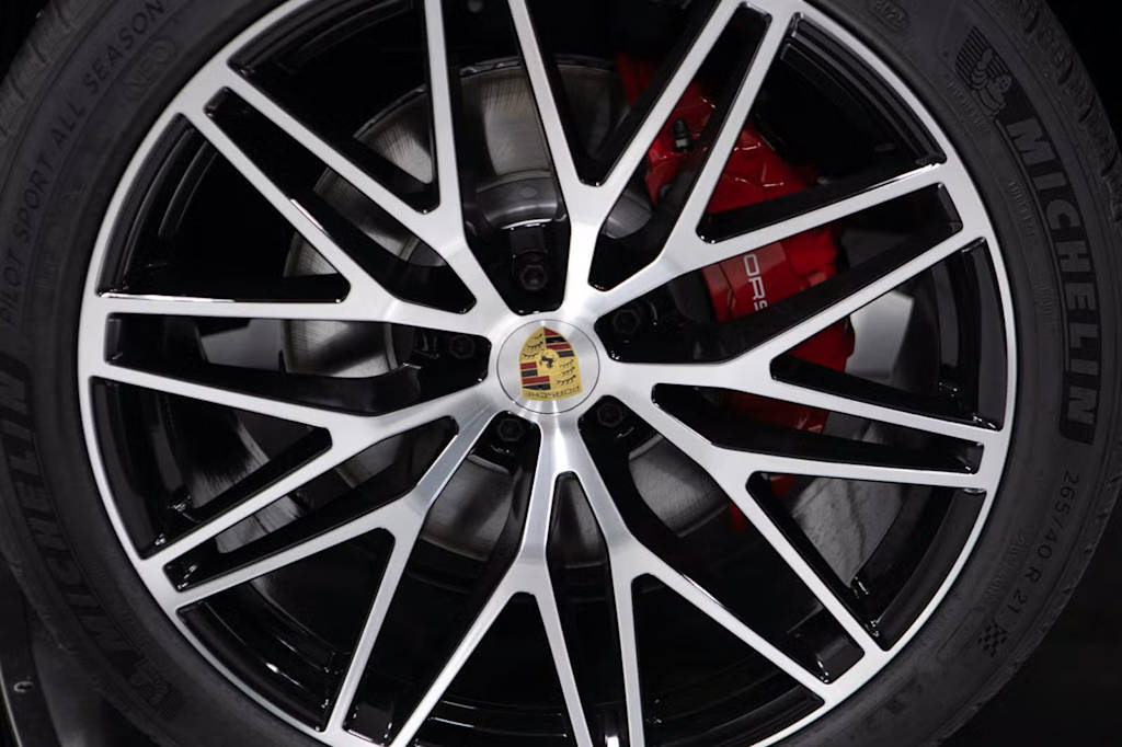 Thumbnail: 2026 Porsche Macan - 7