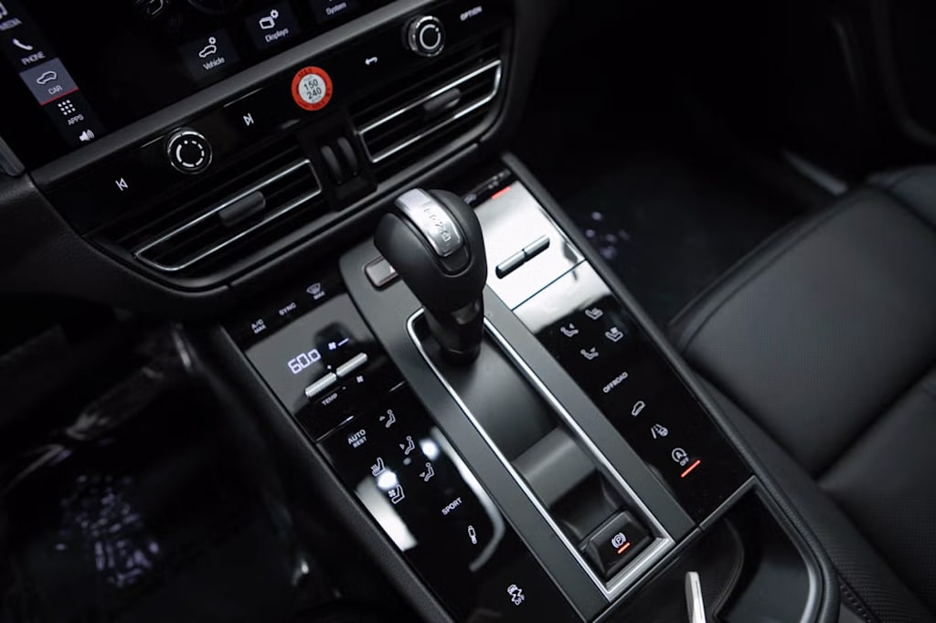 Thumbnail: 2026 Porsche Macan - 30