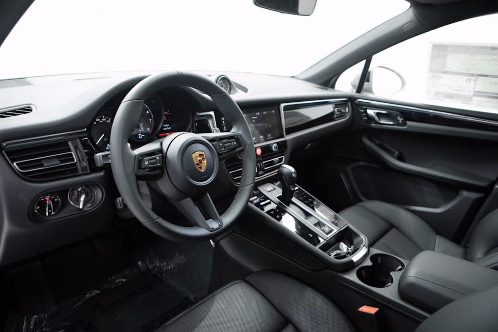 Thumbnail: 2026 Porsche Macan - 2
