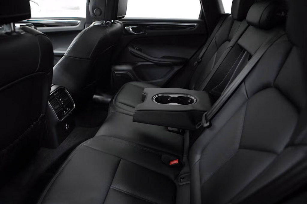 Thumbnail: 2026 Porsche Macan - 36