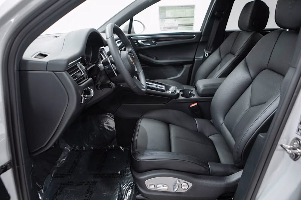 Thumbnail: 2026 Porsche Macan - 10
