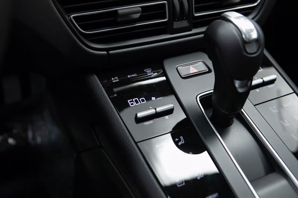 Thumbnail: 2026 Porsche Macan - 13