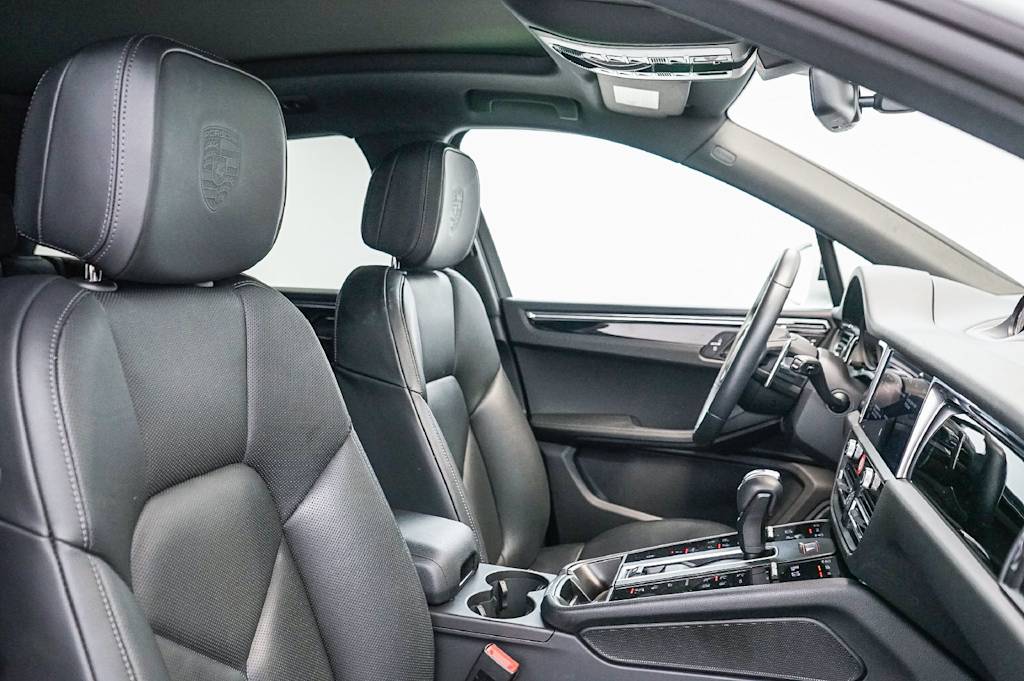 Thumbnail: 2026 Porsche Macan - 11