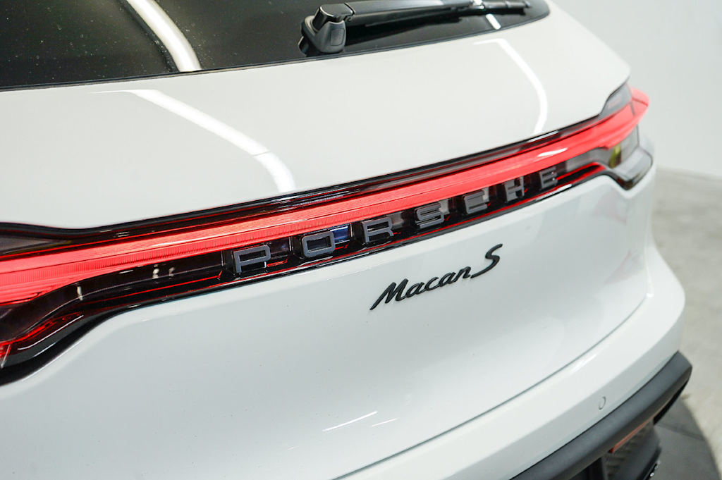 Thumbnail: 2026 Porsche Macan - 24