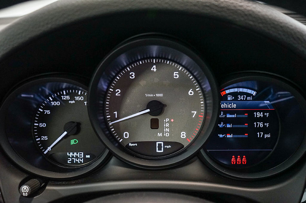 Thumbnail: 2026 Porsche Macan - 17