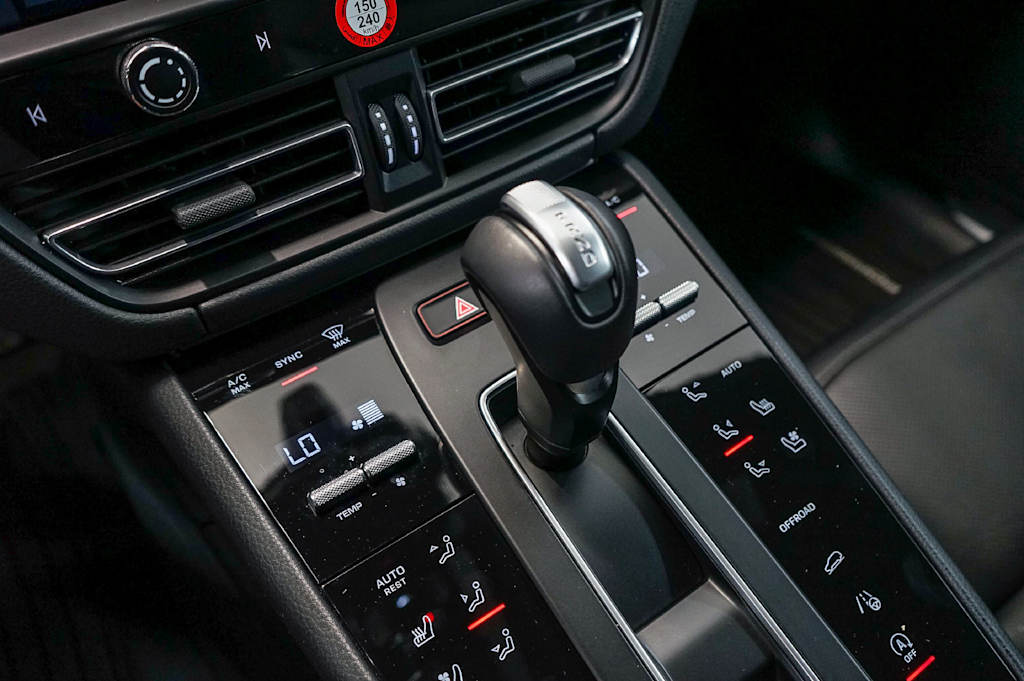 Thumbnail: 2026 Porsche Macan - 16