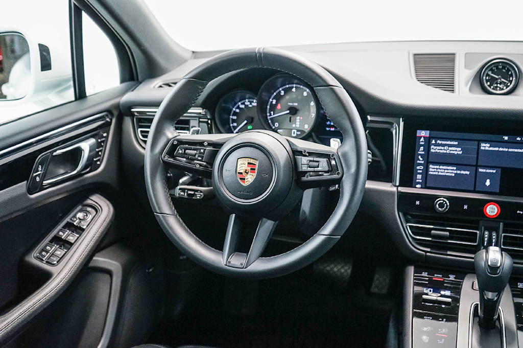 Thumbnail: 2026 Porsche Macan - 14