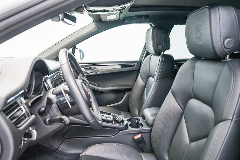 Thumbnail: 2026 Porsche Macan - 28