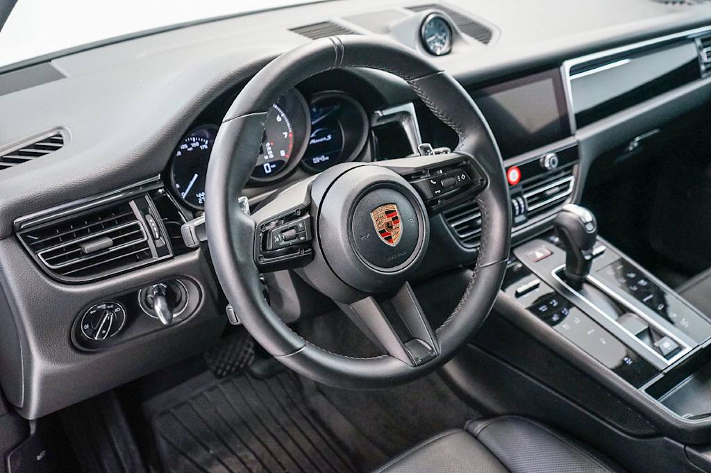 Thumbnail: 2026 Porsche Macan - 2