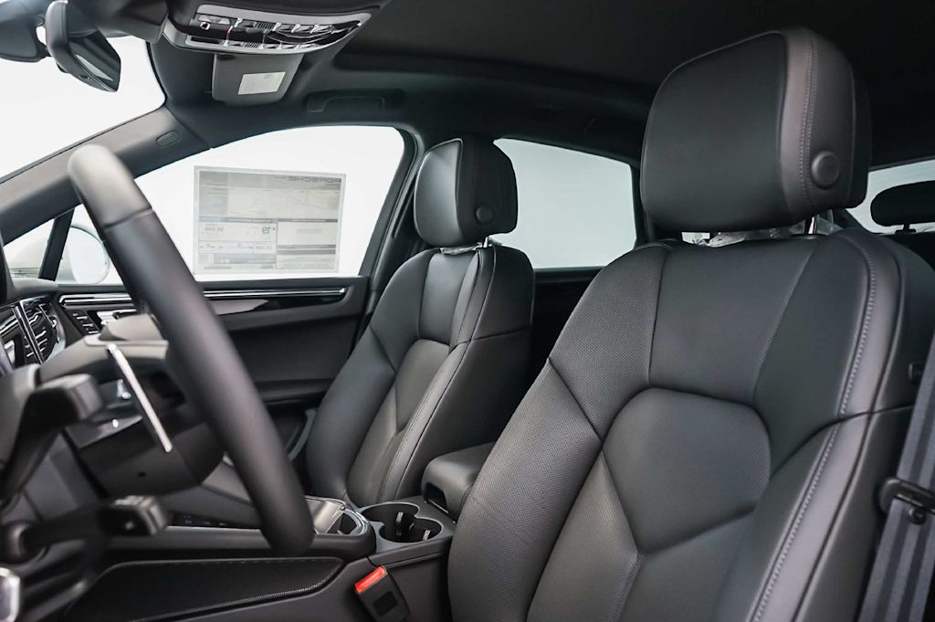Thumbnail: 2026 Porsche Macan - 11