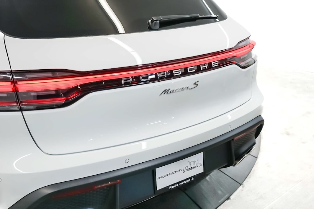 Thumbnail: 2026 Porsche Macan - 7