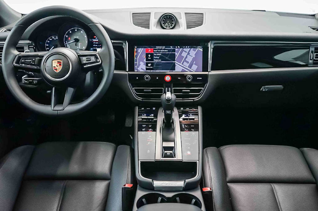 Thumbnail: 2026 Porsche Macan - 10