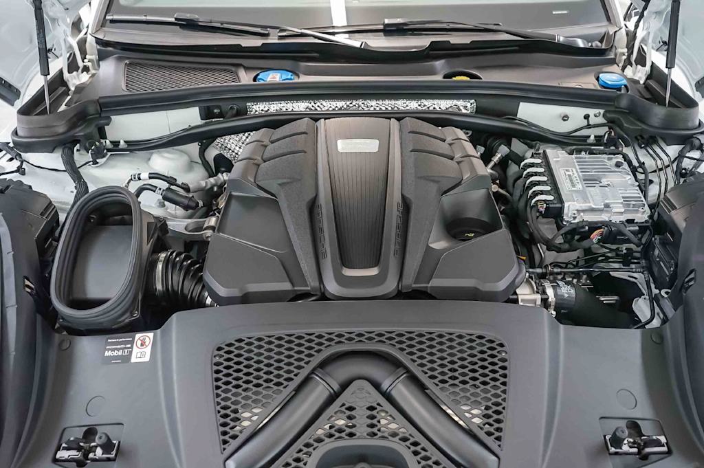 Thumbnail: 2026 Porsche Macan - 9