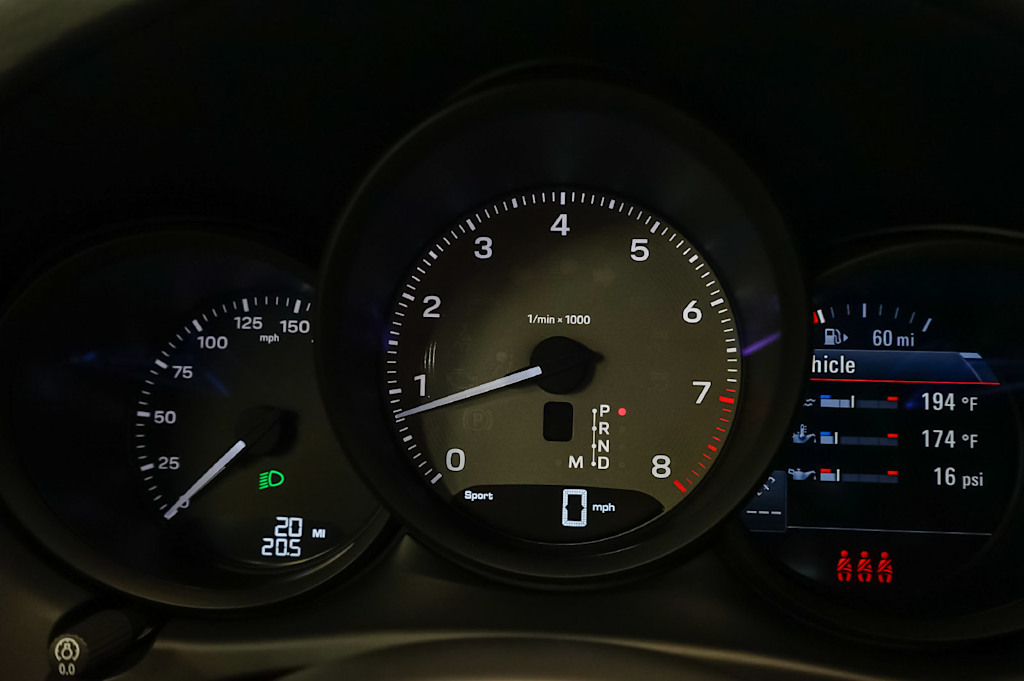 Thumbnail: 2026 Porsche Macan - 18