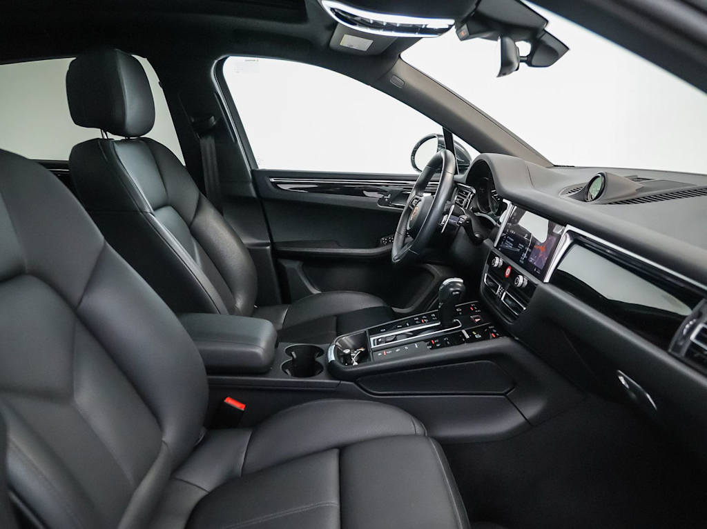 Thumbnail: 2023 Porsche Macan - 11