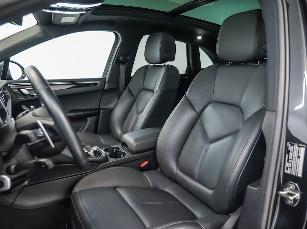 Thumbnail: 2023 Porsche Macan - 10