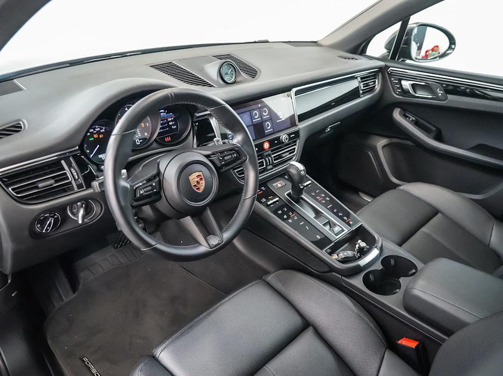 Thumbnail: 2023 Porsche Macan - 2