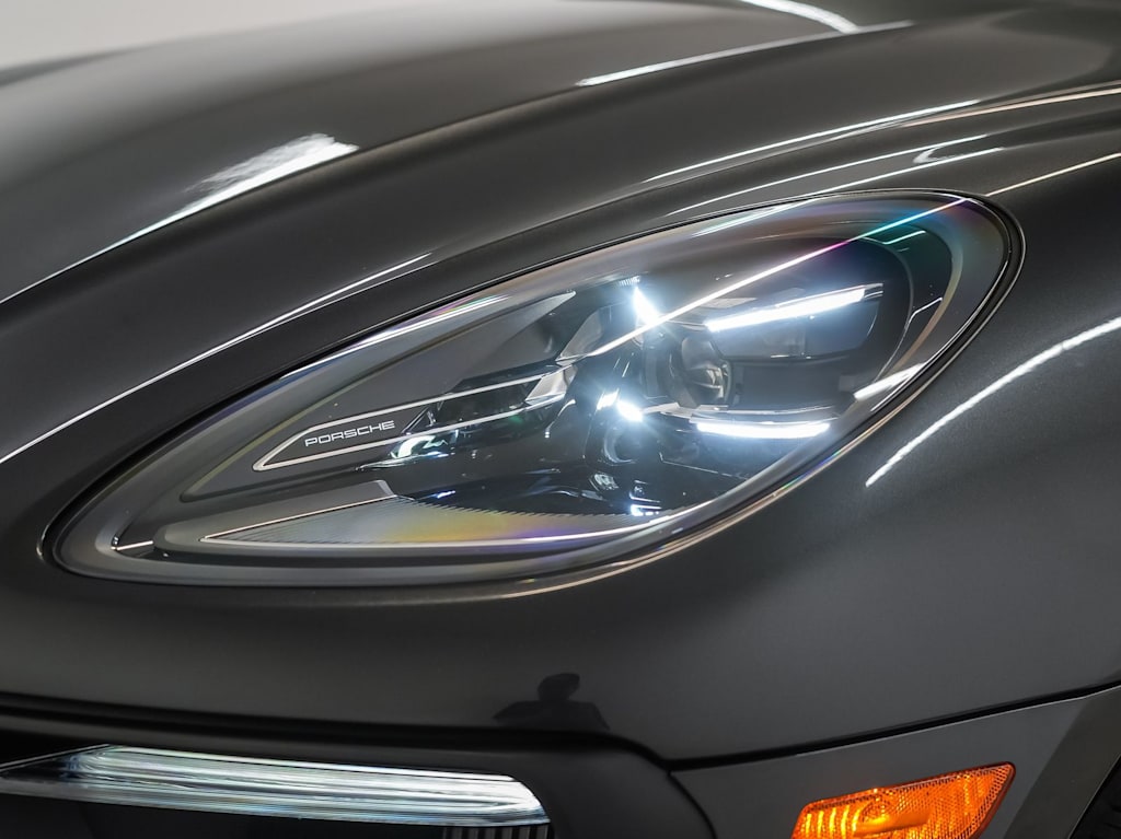 Thumbnail: 2023 Porsche Macan - 23