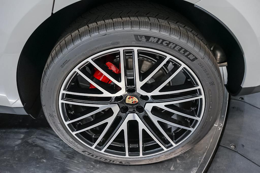 Thumbnail: 2026 Porsche Macan - 8