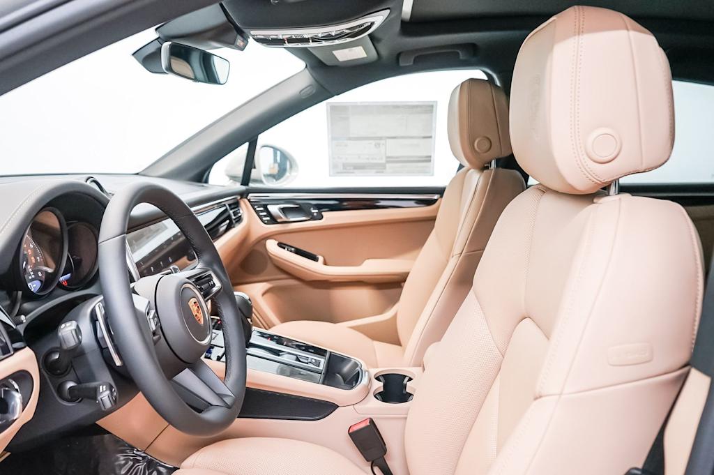 Thumbnail: 2026 Porsche Macan - 28