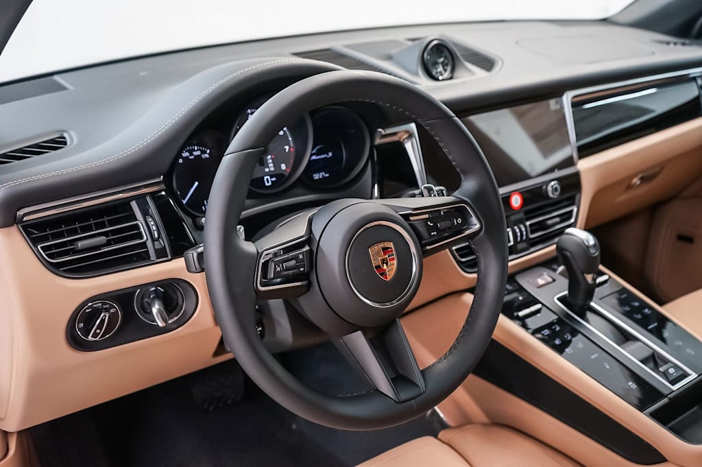 Thumbnail: 2026 Porsche Macan - 2