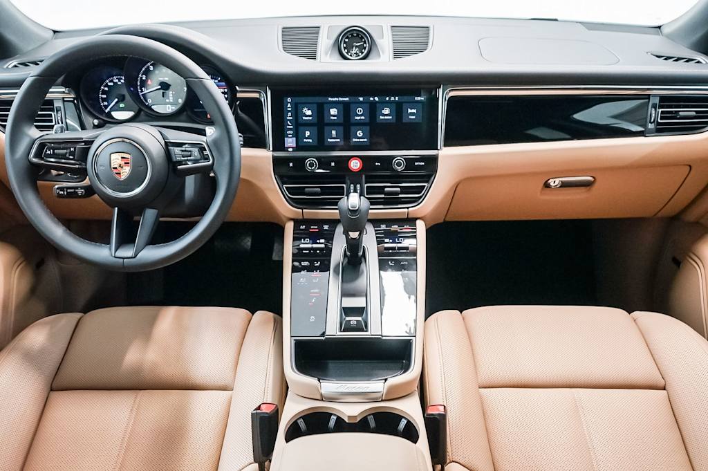 Thumbnail: 2026 Porsche Macan - 10