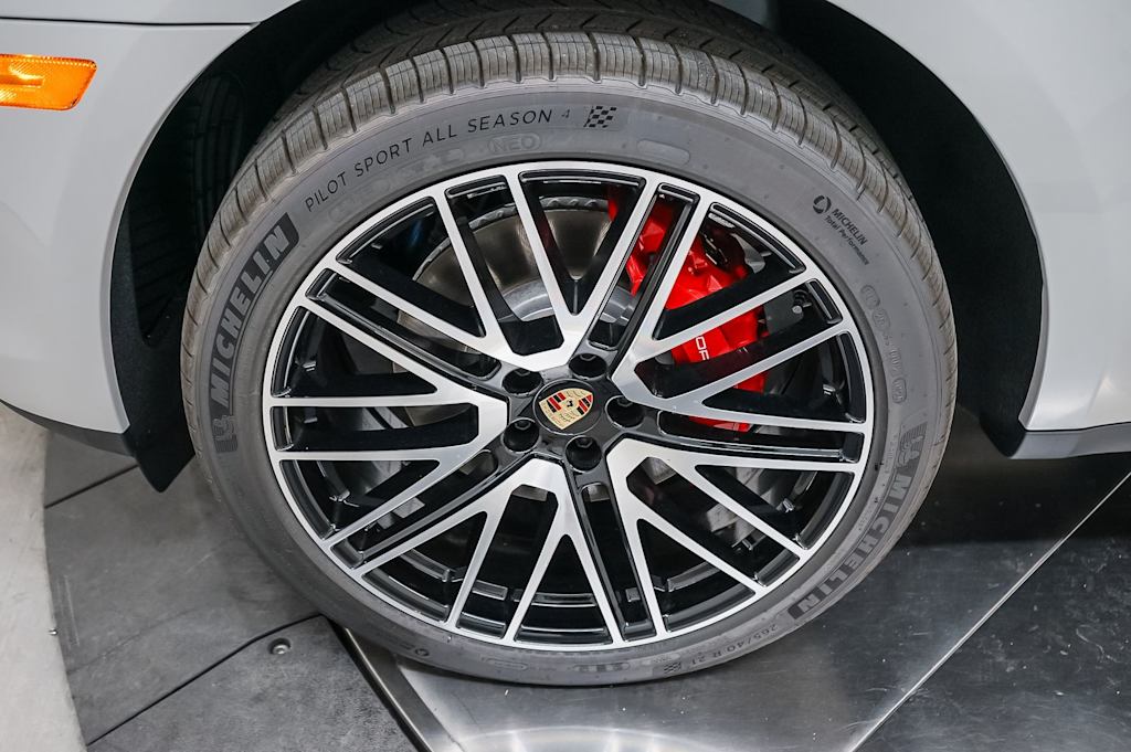Thumbnail: 2026 Porsche Macan - 24