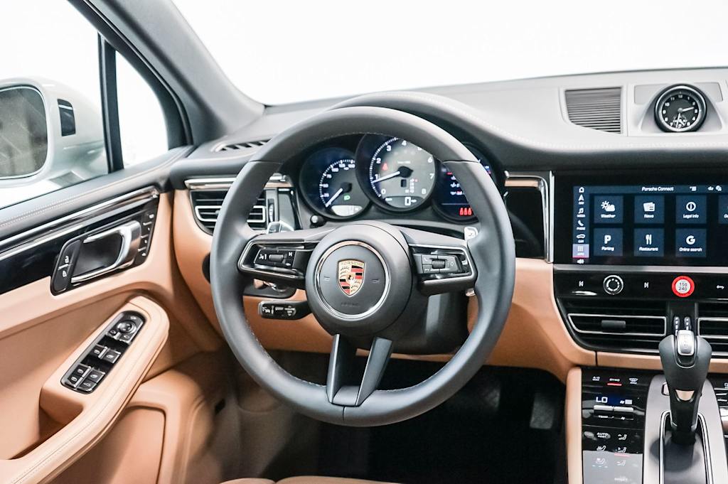 Thumbnail: 2026 Porsche Macan - 15