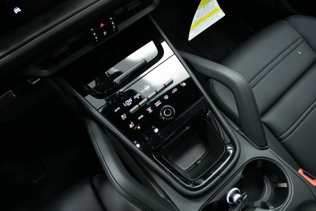 Thumbnail: 2025 Porsche Cayenne - 24