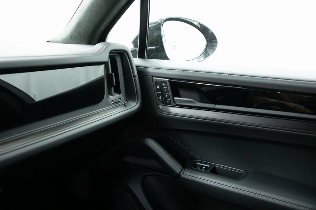 Thumbnail: 2025 Porsche Cayenne - 28