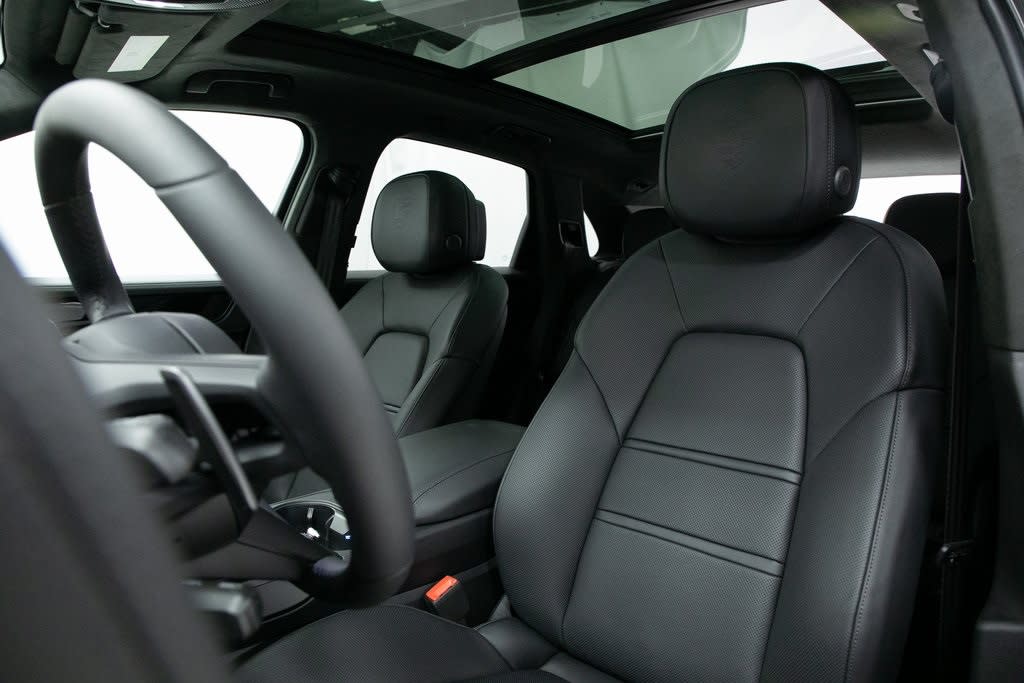 Thumbnail: 2025 Porsche Cayenne - 9