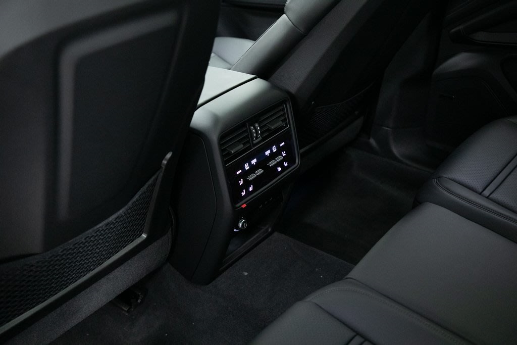 Thumbnail: 2025 Porsche Cayenne - 31