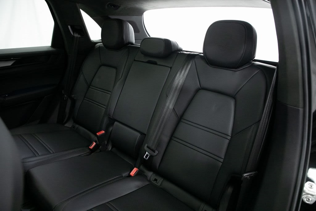 Thumbnail: 2025 Porsche Cayenne - 33
