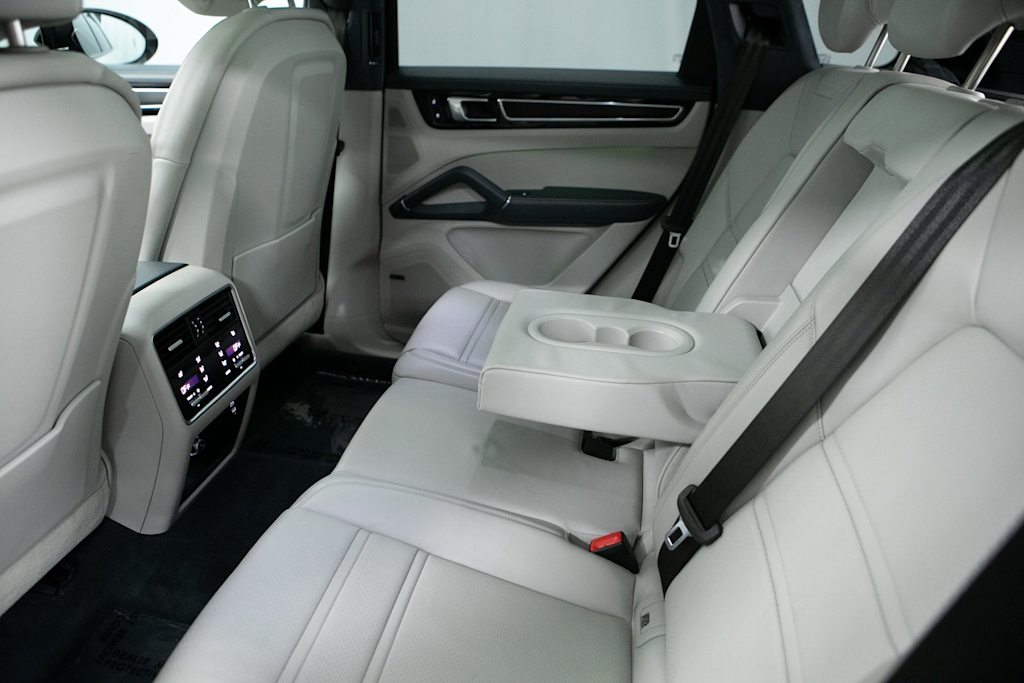 Thumbnail: 2023 Porsche Cayenne - 31