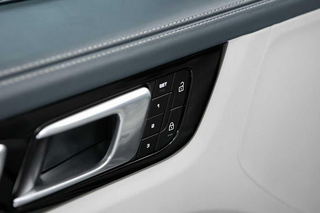 Thumbnail: 2023 Porsche Cayenne - 23