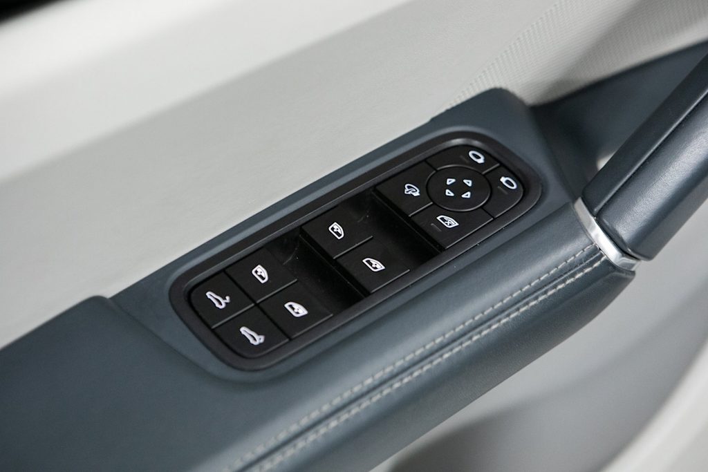 Thumbnail: 2023 Porsche Cayenne - 22