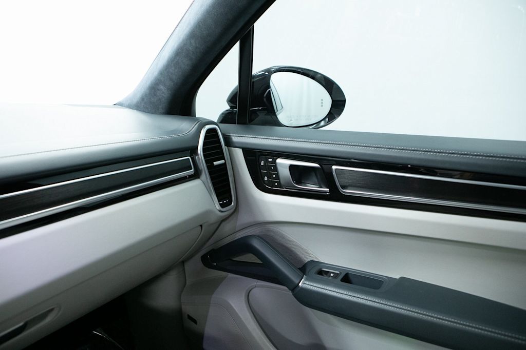 Thumbnail: 2023 Porsche Cayenne - 26