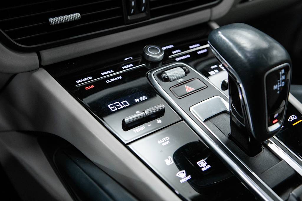 Thumbnail: 2021 Porsche Cayenne - 31