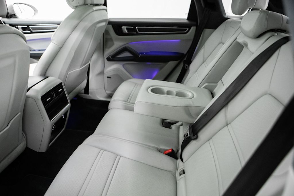 Thumbnail: 2021 Porsche Cayenne - 36