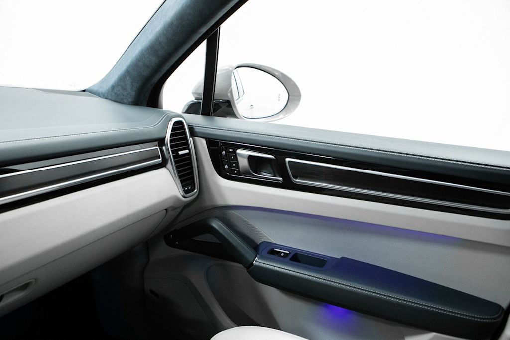 Thumbnail: 2021 Porsche Cayenne - 32