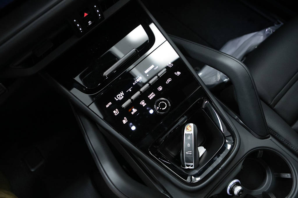 Thumbnail: 2026 Porsche Cayenne - 12