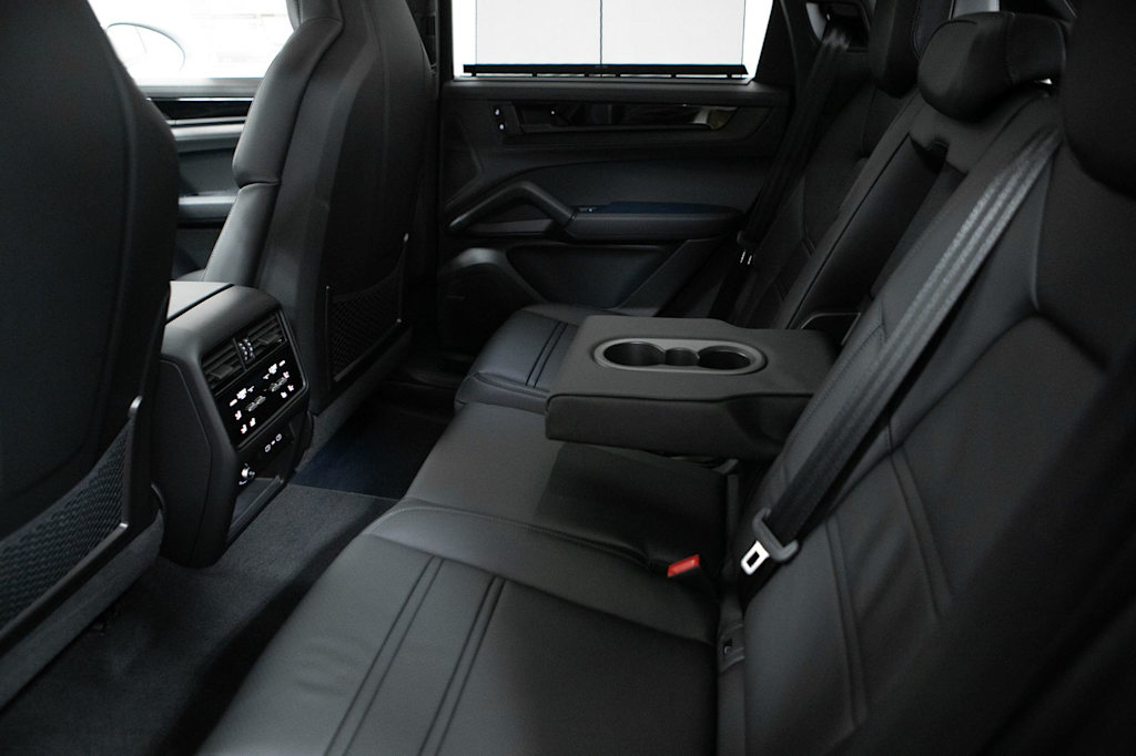 Thumbnail: 2026 Porsche Cayenne - 36