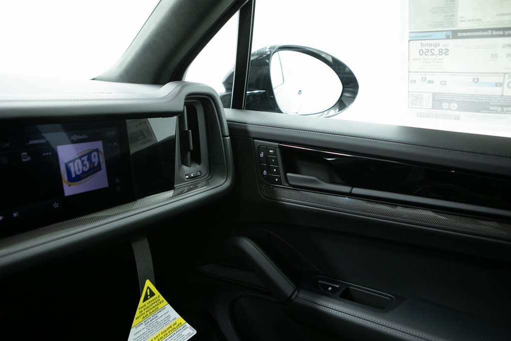 Thumbnail: 2025 Porsche Cayenne - 31